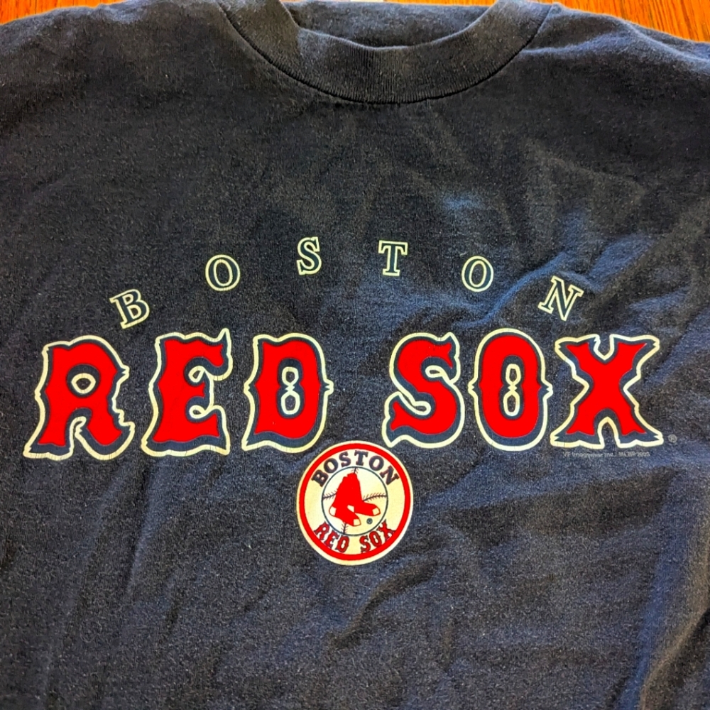 Boston Red Sox Men's Navy Blue T-Shirt Size L